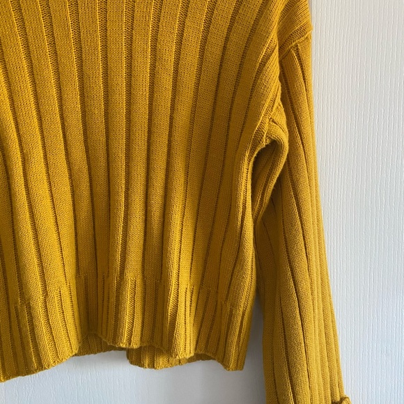 Boohoo mustard sweater - Picture 3 of 3